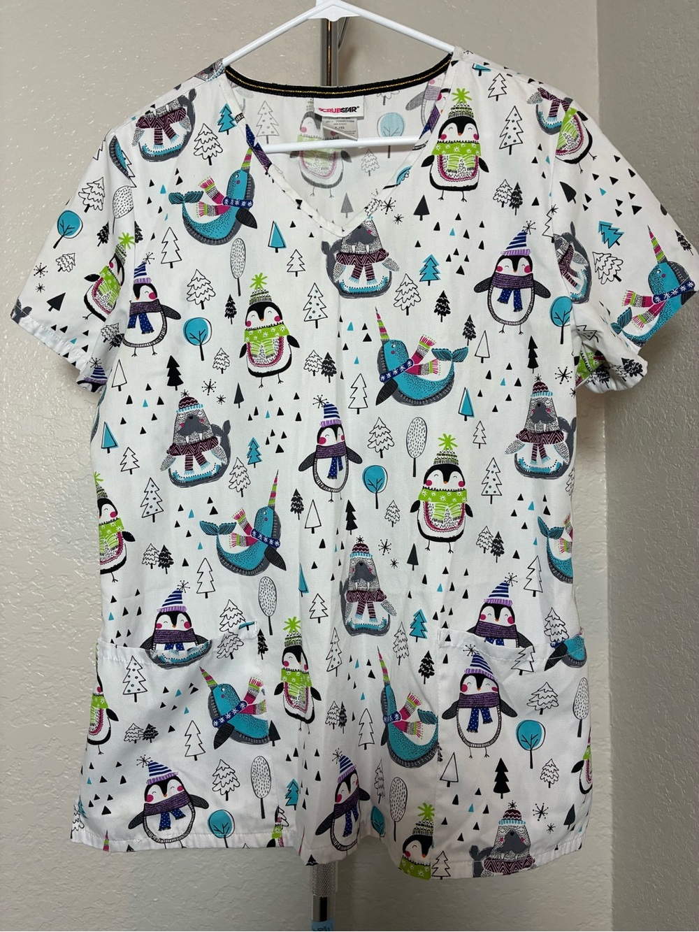 Scrubstar White Short Sleeve V-Neck Top with Colorful Penguin Women’s Size L